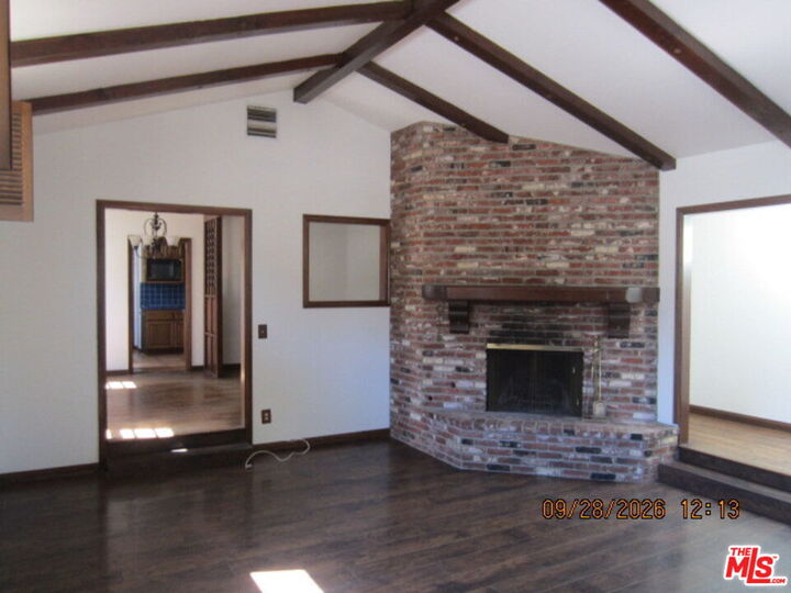 Property Photo:  6929 Burnet Ave  CA 91405 