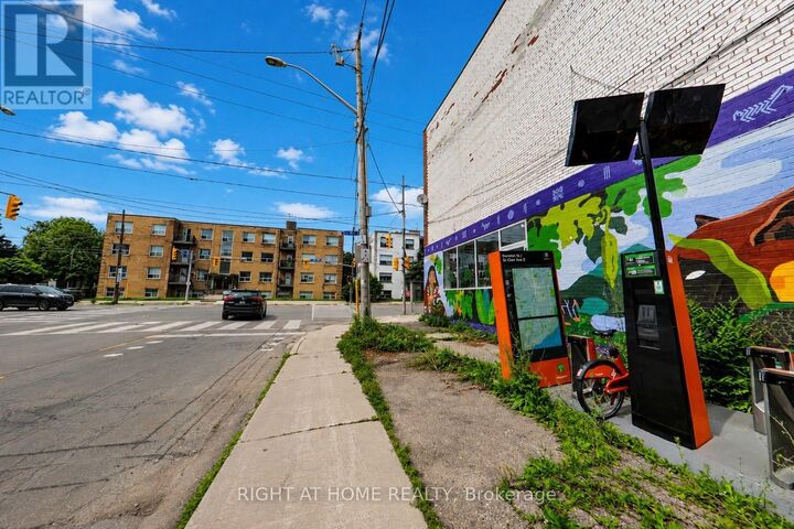 Property Photo:  2889 St Clair Avenue East C  ON M4B 1N5 