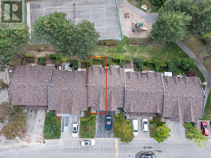 Property Photo:  2120 Rathburn Road East 32  ON L4W 2S8 