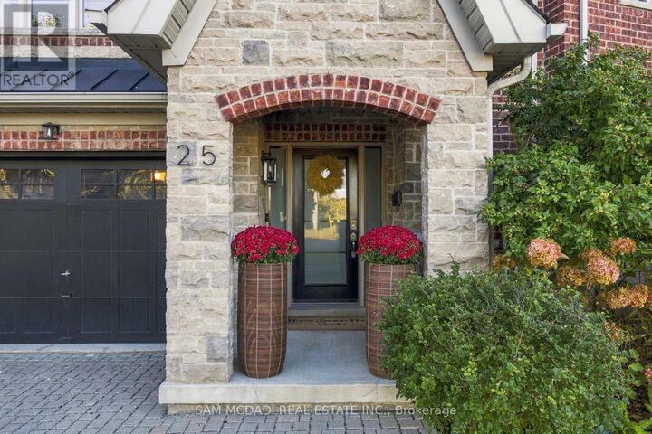 Property Photo:  25 Premium Way  ON L5B 1A1 