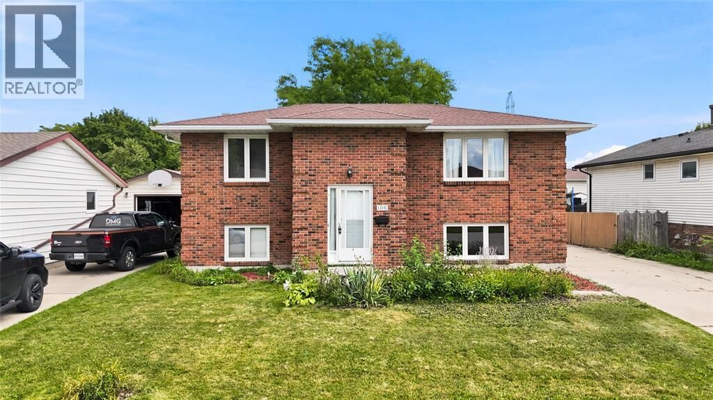 Property Photo:  106 Hastings Crescent  ON N7S 5K5 