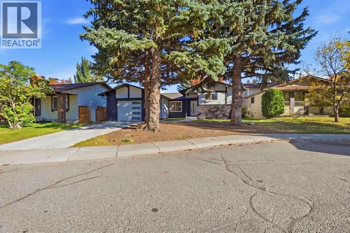 Property Photo:  460 Queensland Place Southeast  AB T2J 5C9 