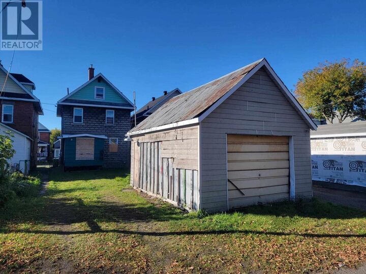 Property Photo: 56 Cathcart St ON P6A 1E1