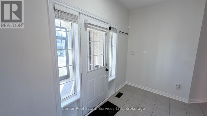 Property Photo:  10 Campview Street  ON L1R 0K5 