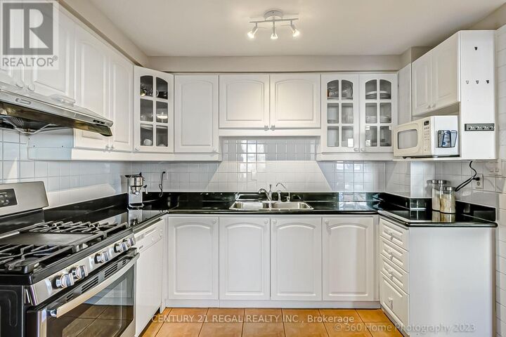 Property Photo: 126 Dusay Place 107 ON M1W 2N2