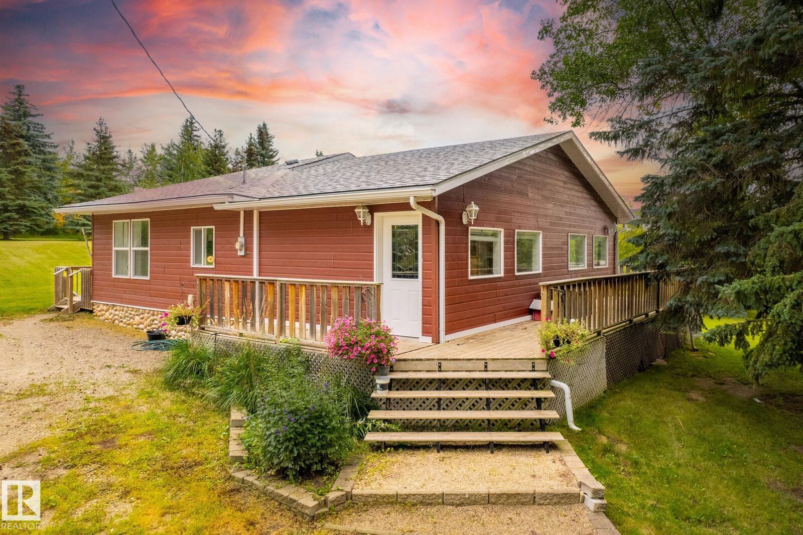 Property Photo:  55115 Rge Road 13  AB T0E 1V0 