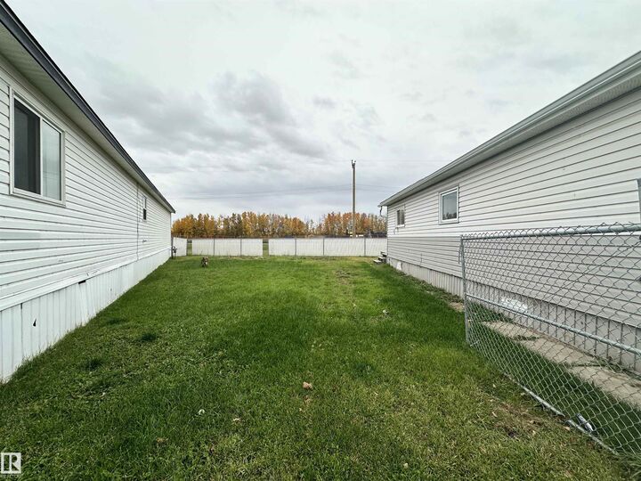 Property Photo:  #9 5220 44av  AB T0C 0V0 