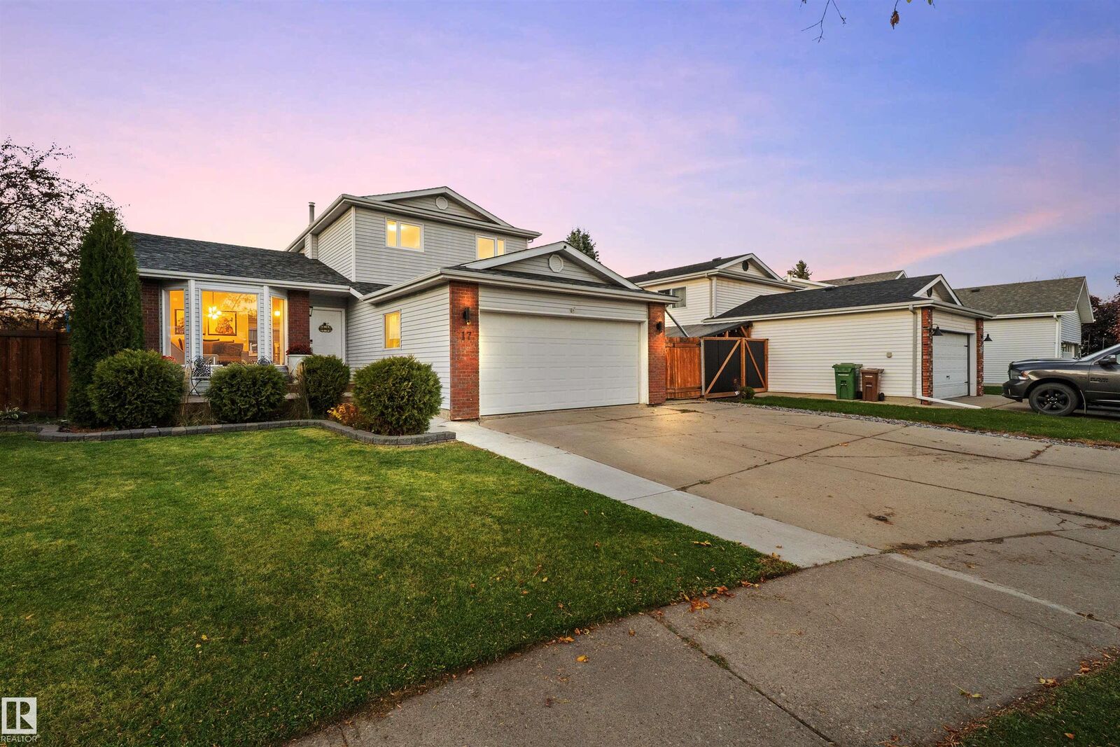 Property Photo: 17 Donlevy Place AB T8N 4W3
