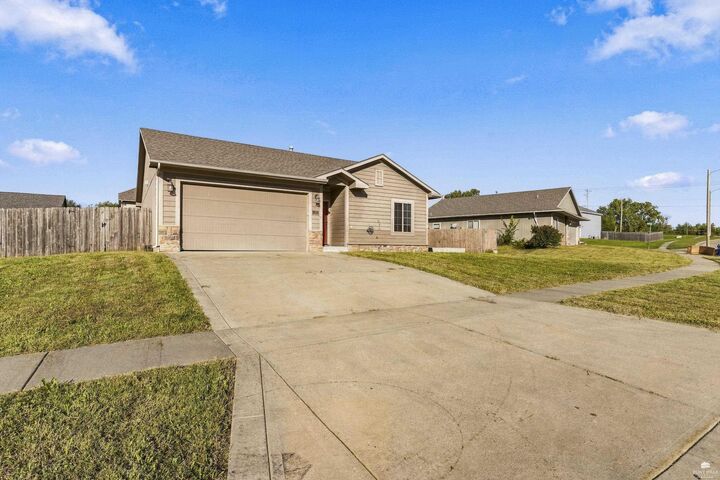 Property Photo: 916 Dakota Lane KS 66441
