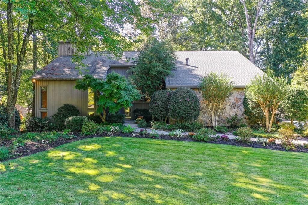 Property Photo:  1075 Riverside Trace  GA 30328 