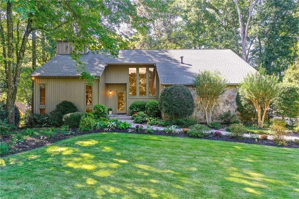 Property Photo: 1075 Riverside Trace GA 30328