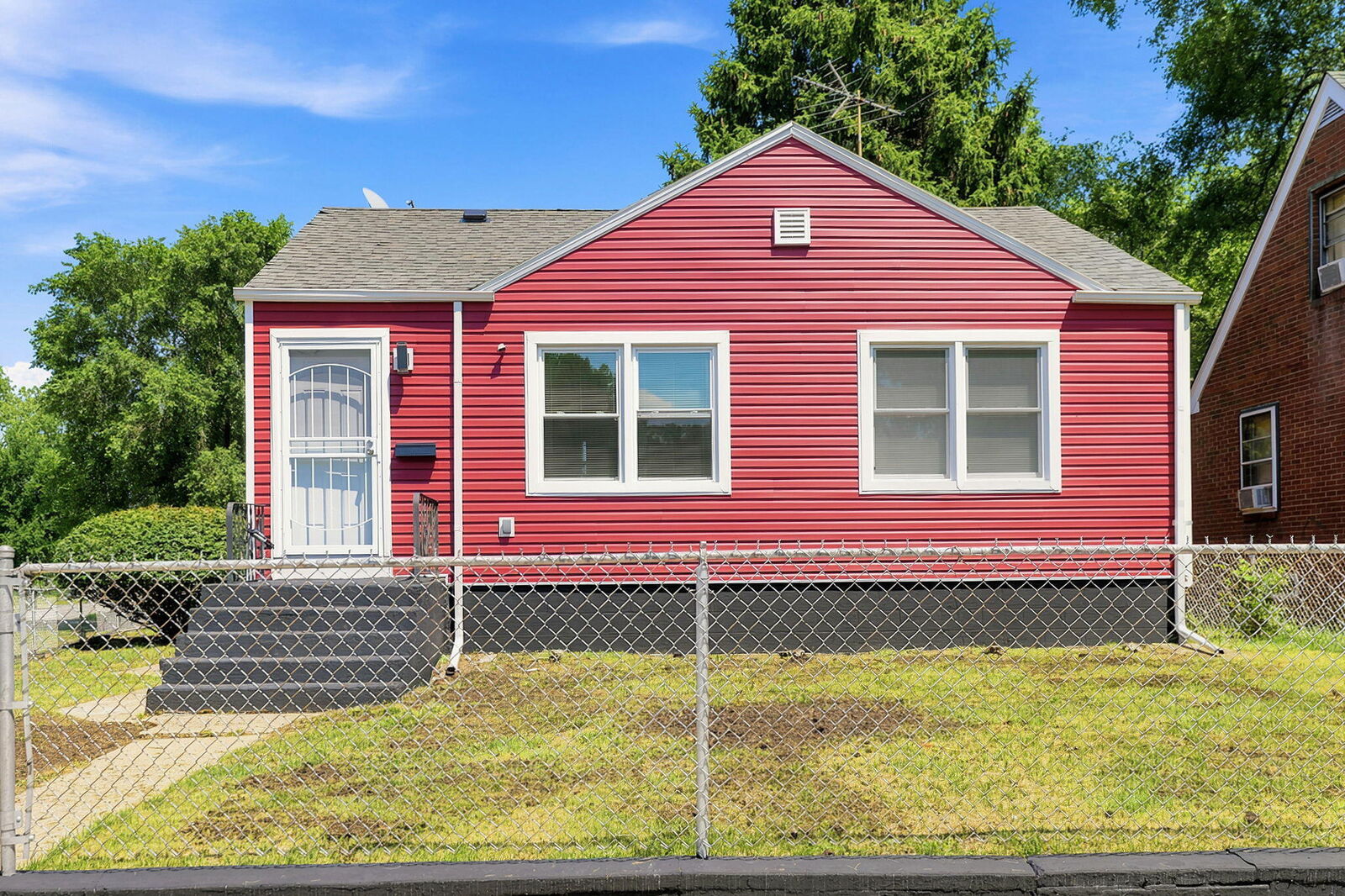 Property Photo:  1001 Utah Street  IN 46403 