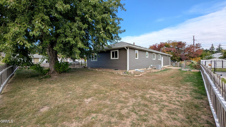 Property Photo:  1117 Mandan Street  ND 58501 