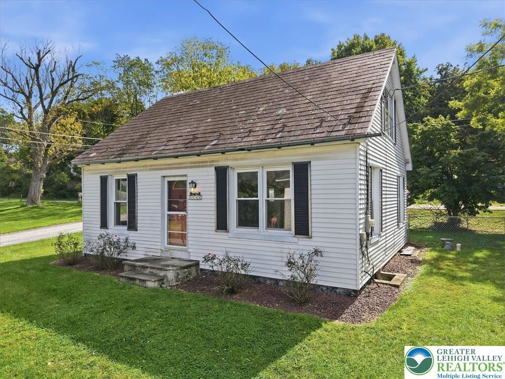 Property Photo:  3744 Redbud Drive  PA 18067 