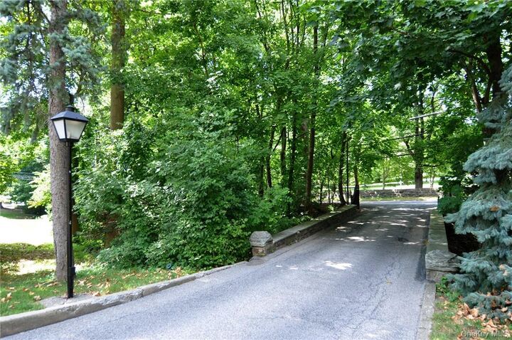 Property Photo:  140 N Broadway L-4  NY 10533 