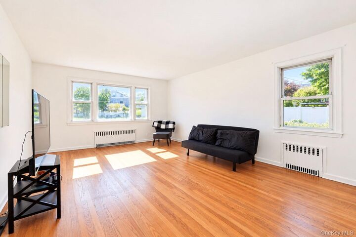 Property Photo:  191 Hildreth Place  NY 10704 