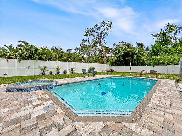 Property Photo: 2501 32nd Avenue W FL 34205