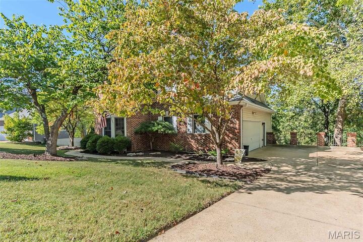 Property Photo:  727 Heatherstone Drive  MO 63049 