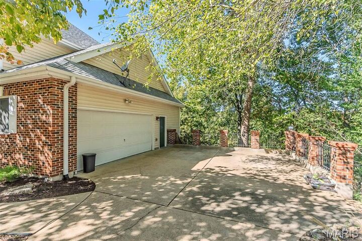 Property Photo:  727 Heatherstone Drive  MO 63049 