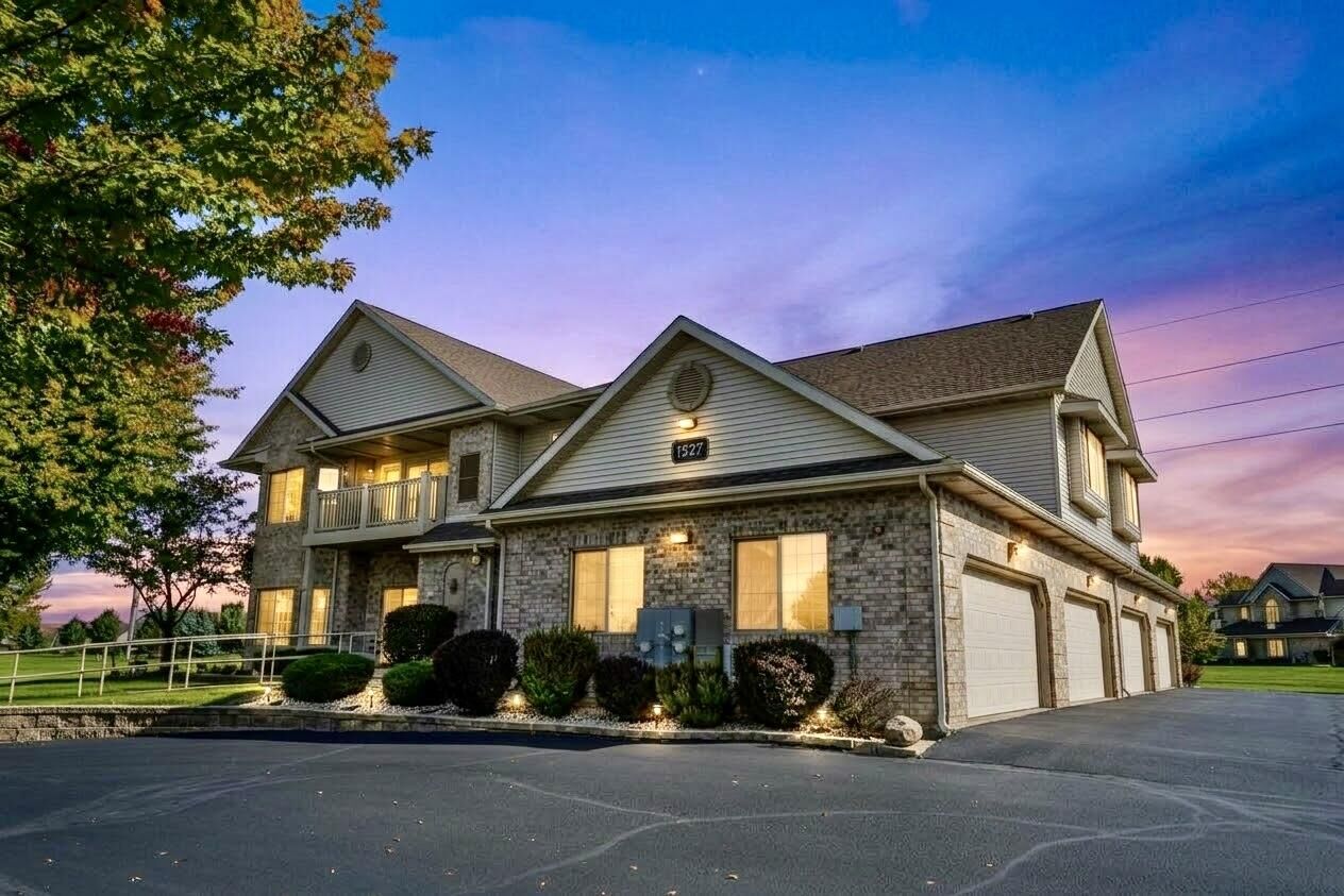Property Photo: 1527 Summerset Dr WI 53406