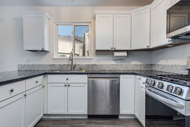 Property Photo:  6865 Hampton Circle  IL 60031 