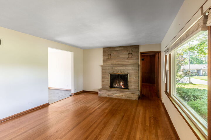 Property Photo:  27 Pleasant Avenue  IL 60040 