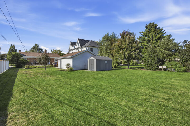 Property Photo:  455 N Maple Avenue  IL 60126 