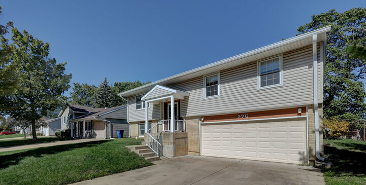 Property Photo:  276 E Wrightwood Avenue  IL 60139 