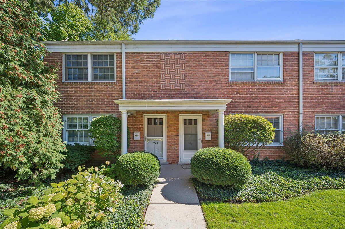 Property Photo: 602 Lincoln Avenue IL 60093
