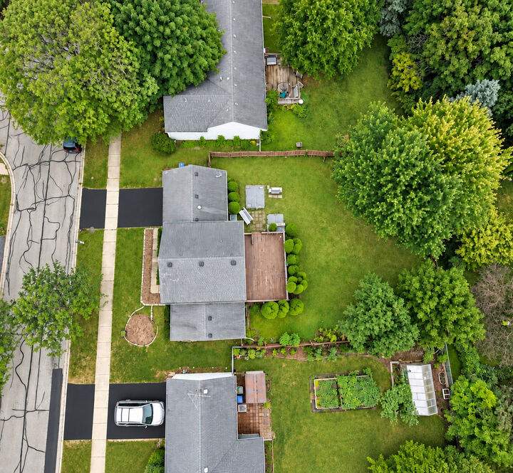 Property Photo:  1401 Knoll Drive  IL 60565 