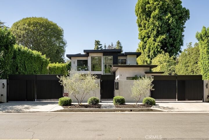 Property Photo:  5301 Amestoy Avenue  CA 91316 