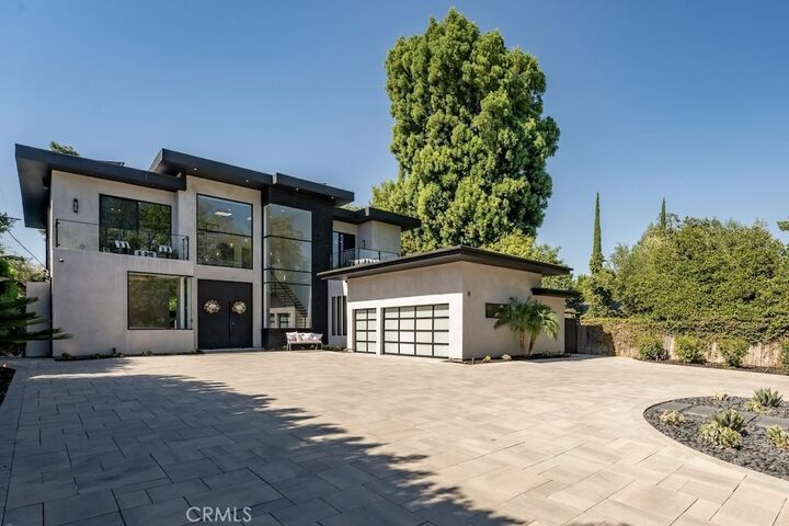Property Photo: 5301 Amestoy Avenue CA 91316