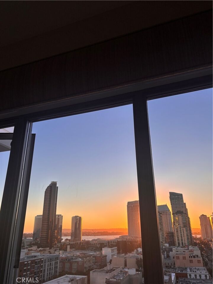 Property Photo:  575 6th 1110  CA 92101 