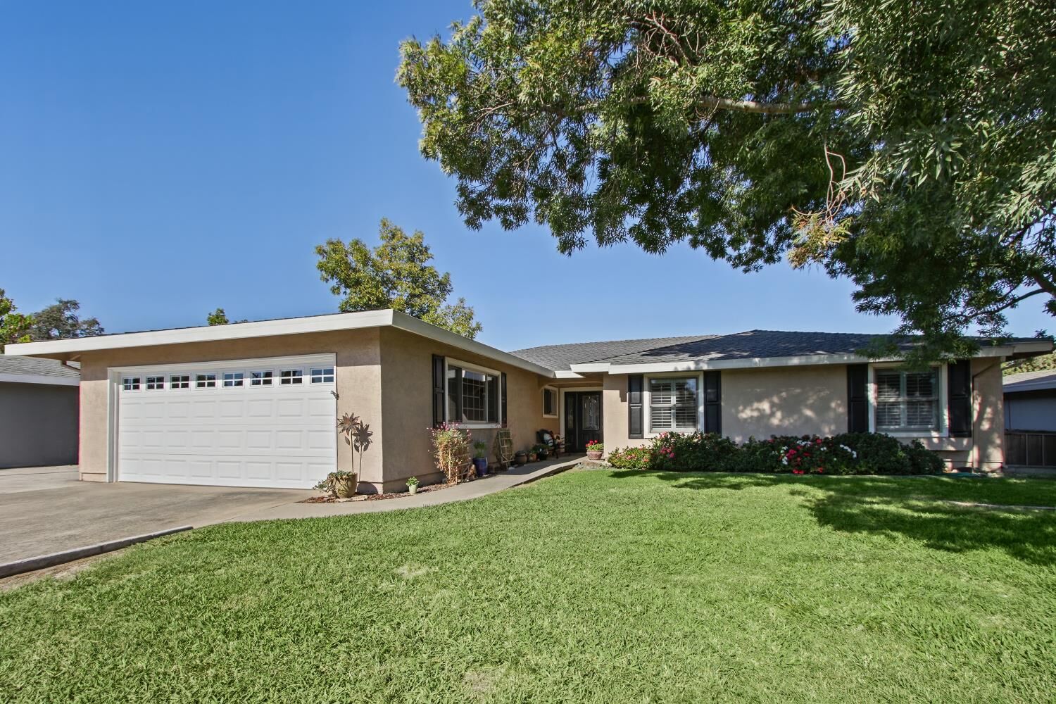 Property Photo: 1513 Swallow Way CA 95661