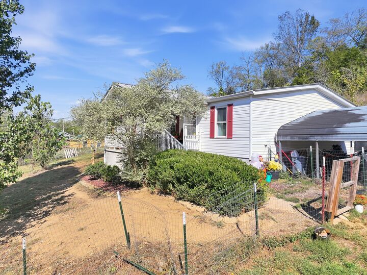 Property Photo:  707 Dry Creek Rd  TN 37059 