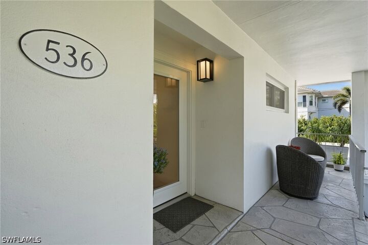 Property Photo: 536 2nd Street S 536 FL 34102