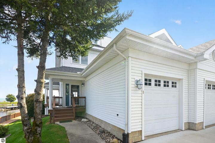 Property Photo:  907 W Lake Street #1  MI 48763 