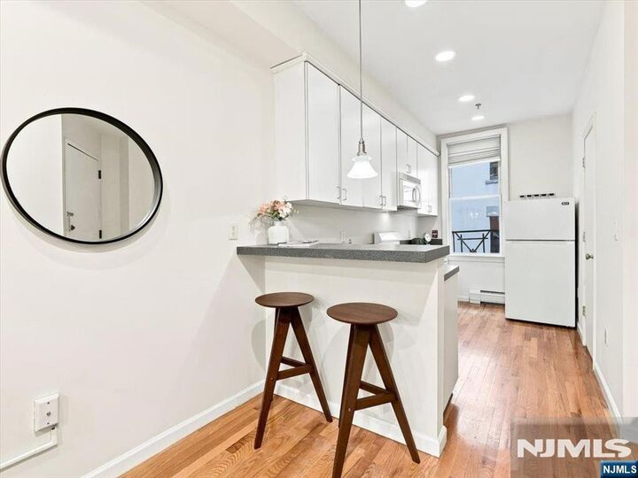 Property Photo:  358 3rd Street 3L  NJ 07030 