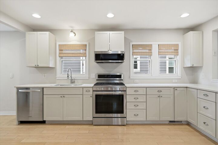 Property Photo: 1264 Hoyt Avenue W MN 55108
