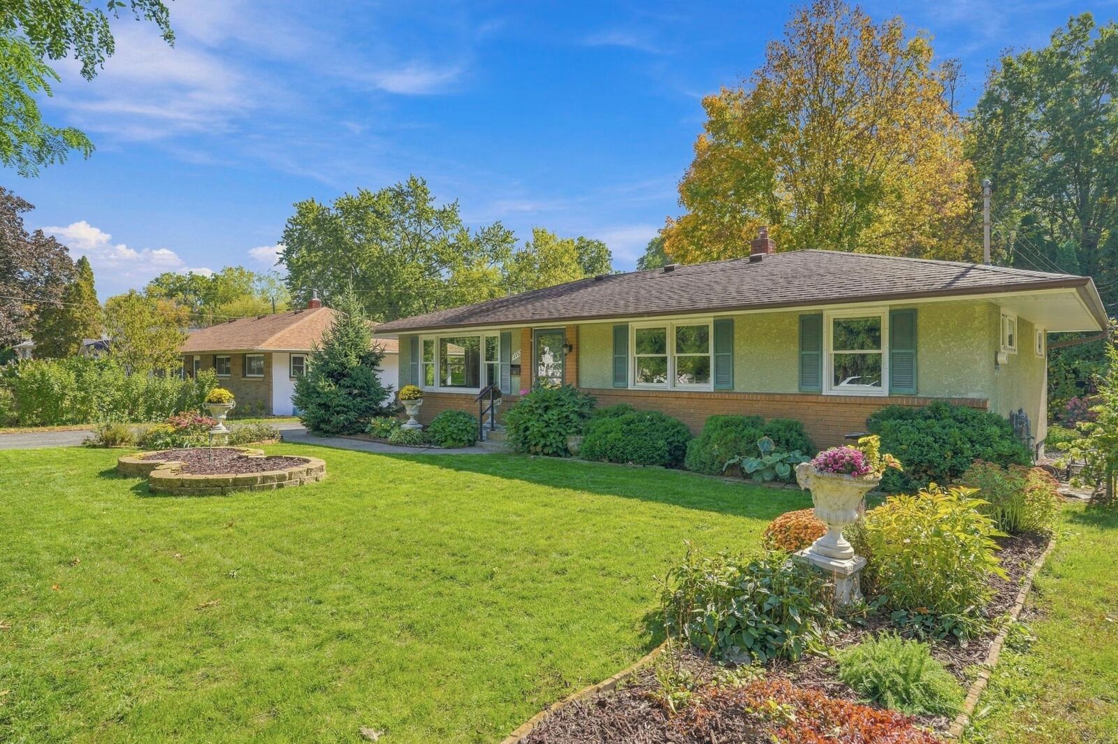 Property Photo: 1482 Case Avenue MN 55106