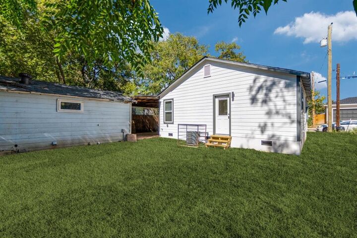Property Photo: 2711 Springdale Street TX 75210