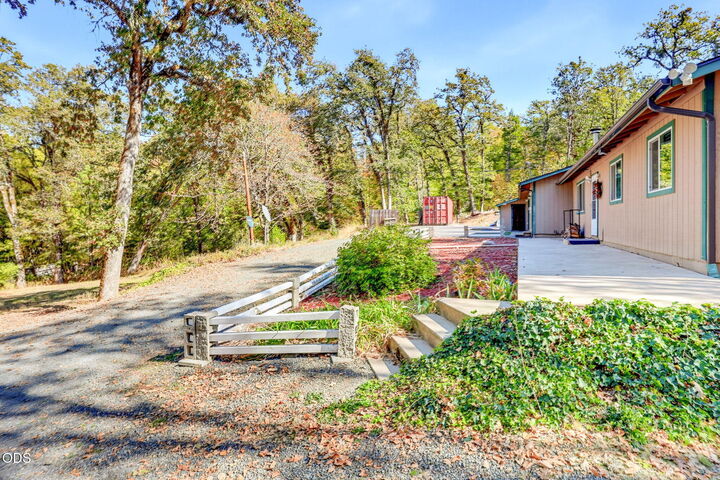 Property Photo:  835 Greenview Drive  OR 97523 