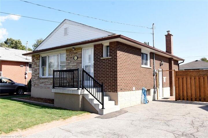 Property Photo:  415 East 15th Street  ON L9A 4G9 