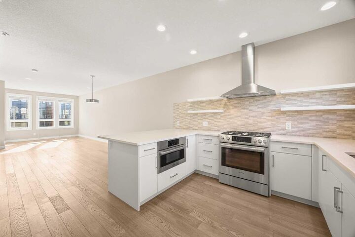 Property Photo:  50 Norford Common NW  AB T3B 6G6 