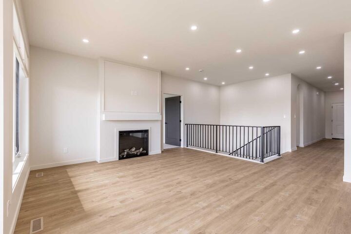 Property Photo:  72 E 300 S  AB T0K 2S0 