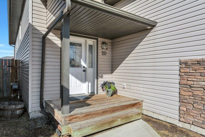 Property Photo:  20 Hammond Close  AB T4S 0C7 