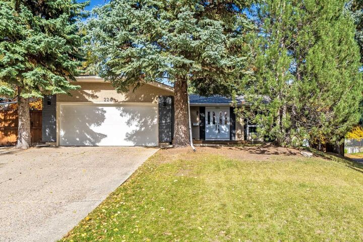 Photo de la propriété: 224 Varsity Crescent NW AB T3B 2Z6