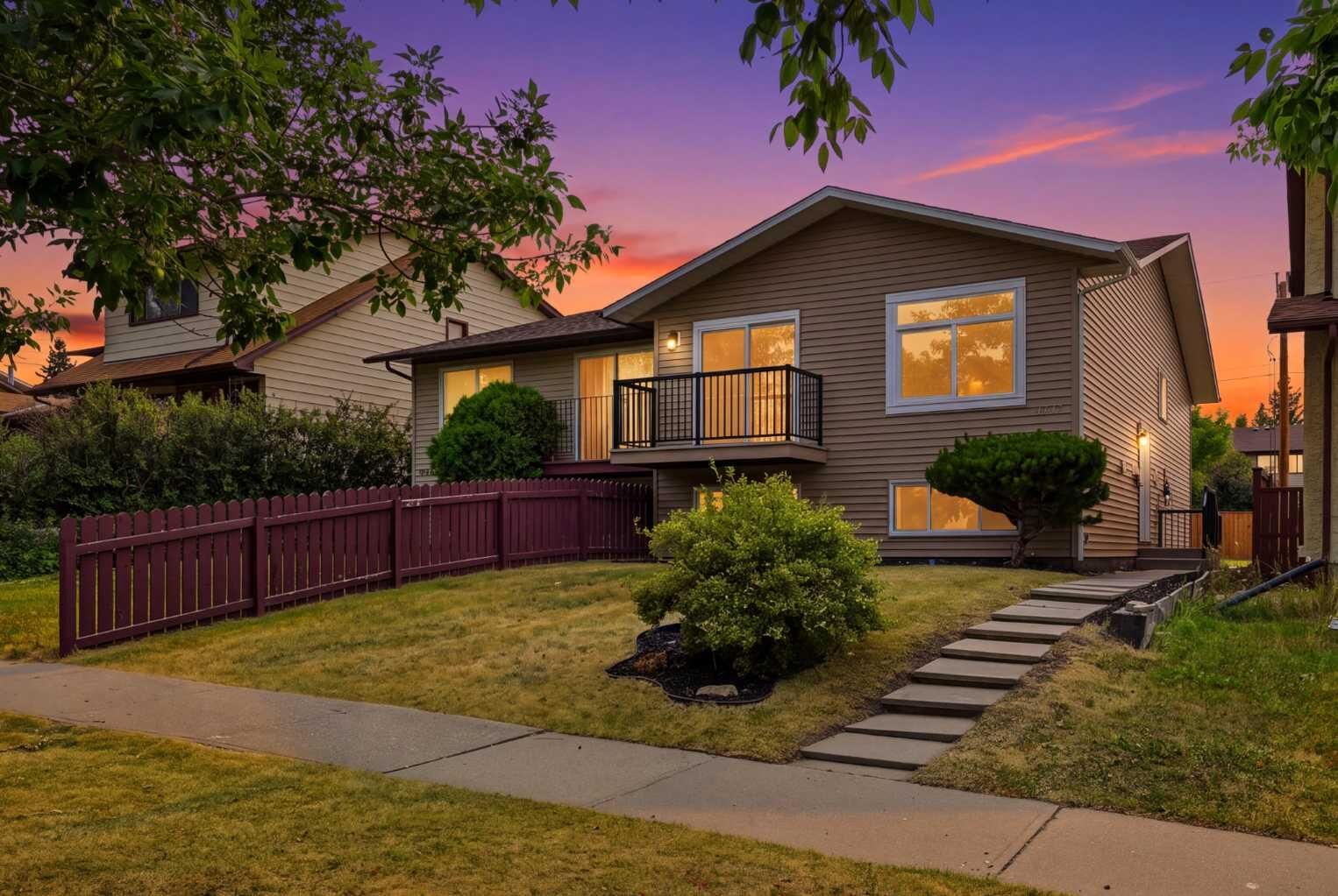Property Photo:  1387 Berkley Drive NW  AB T3K 1T5 