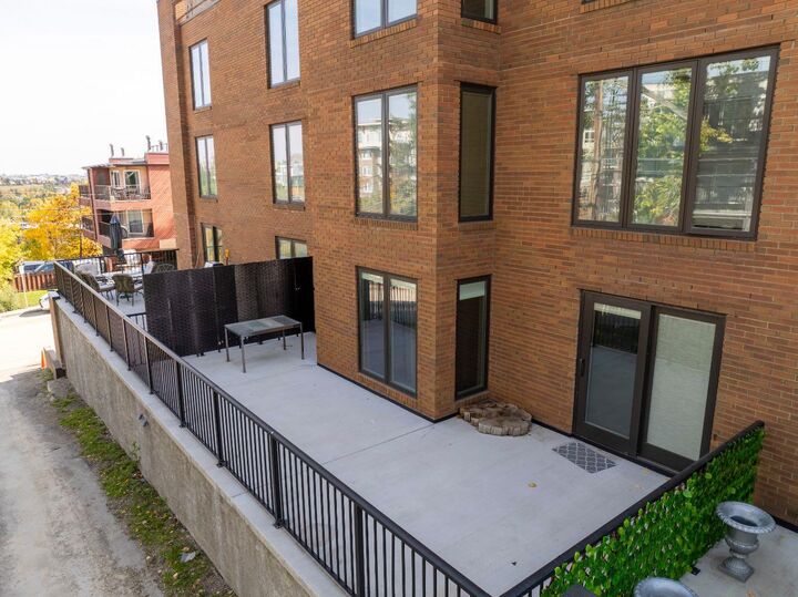 Property Photo:  350 4 Avenue NE 102  AB T2E 0J3 