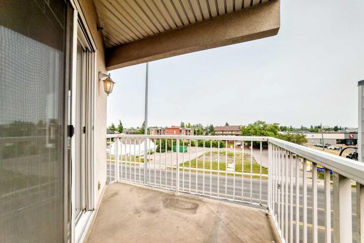 Property Photo: 1905 Centre Street NW 301 AB T2E 2S7